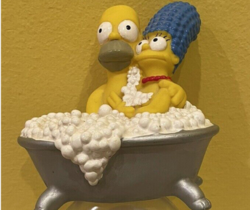 Homer Marge Shower Gel.png